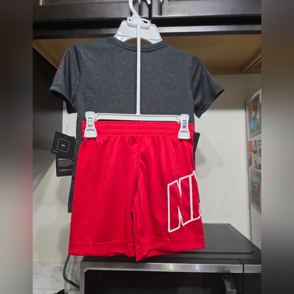 Nike Kids Gray and Red Dri-FIT T-Shirt 4T - Picture 6 of 8